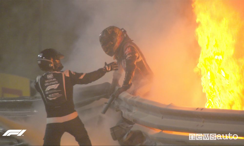 Incidente Grosjean nel Gp del Bahrain, monoposto in fiamme
