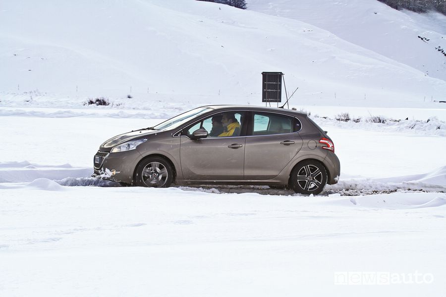 Test gomme invernali/estivi GT Radial sul ghiaccio