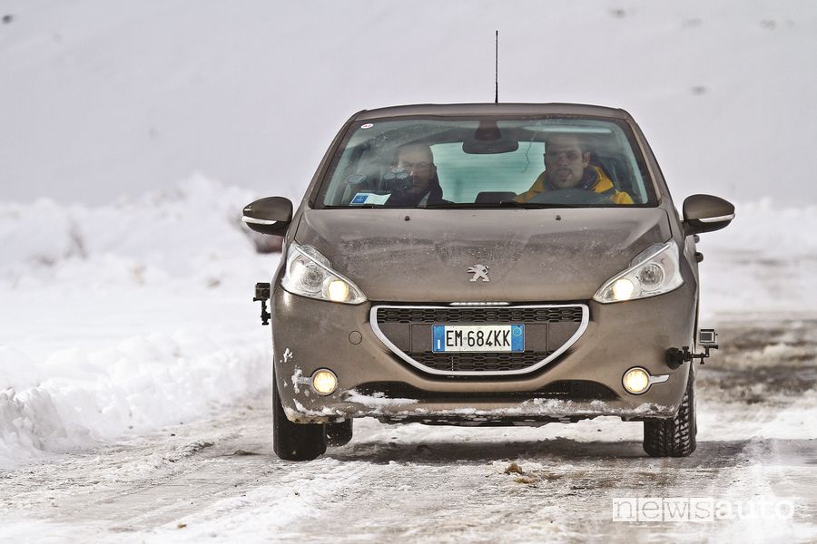 Test gomme invernali/estivi GT Radial sul ghiaccio