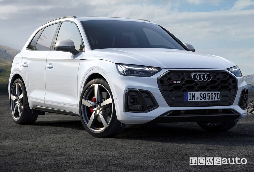 Vista di profilo Audi SQ5 TDI