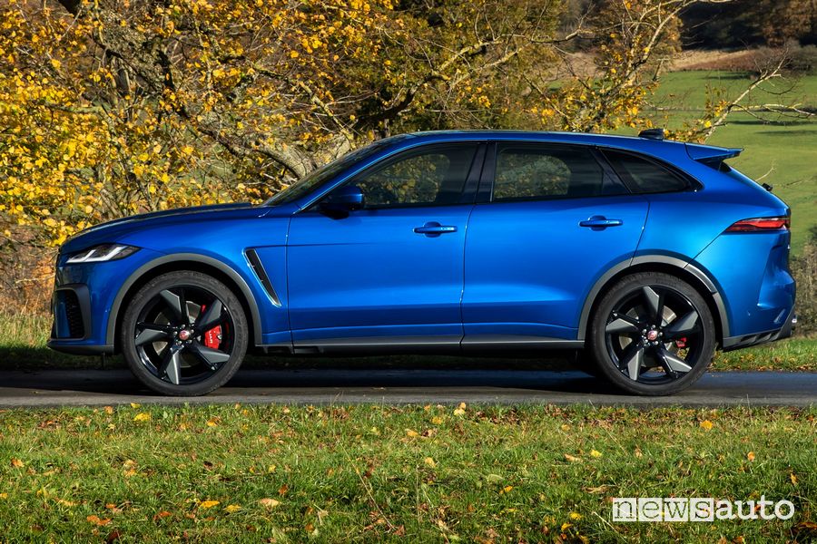 Vista laterale Jaguar F-Pace SVR
