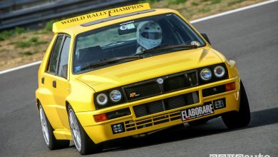 Vista anteriore Lancia Delta Integrale gialla provata in pista da Elaborare