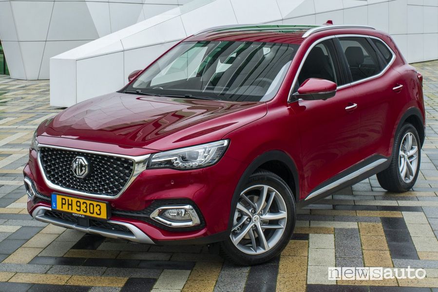 Vista di profilo MG EHS Plug-in Hybrid