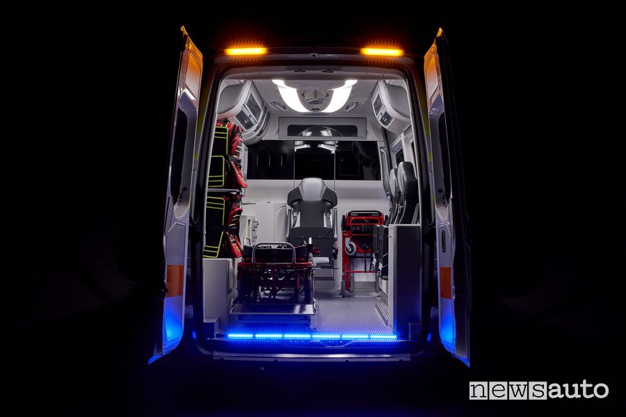 Abitacolo, spazio interno ambulanza Mercedes-Benz Sprinter Olmedo