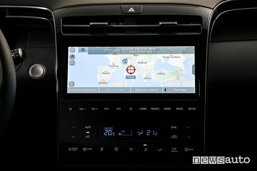 Navigatore touchscreen abitacolo nuova Hyundai Tucson Hybrid