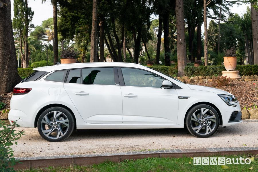 Vista laterale Renault Mégane E-Tech Plug-In bianca