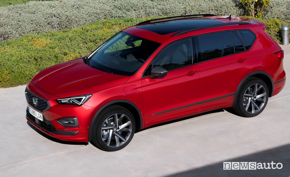 Vista di profilo Seat Tarraco e-Hybrid