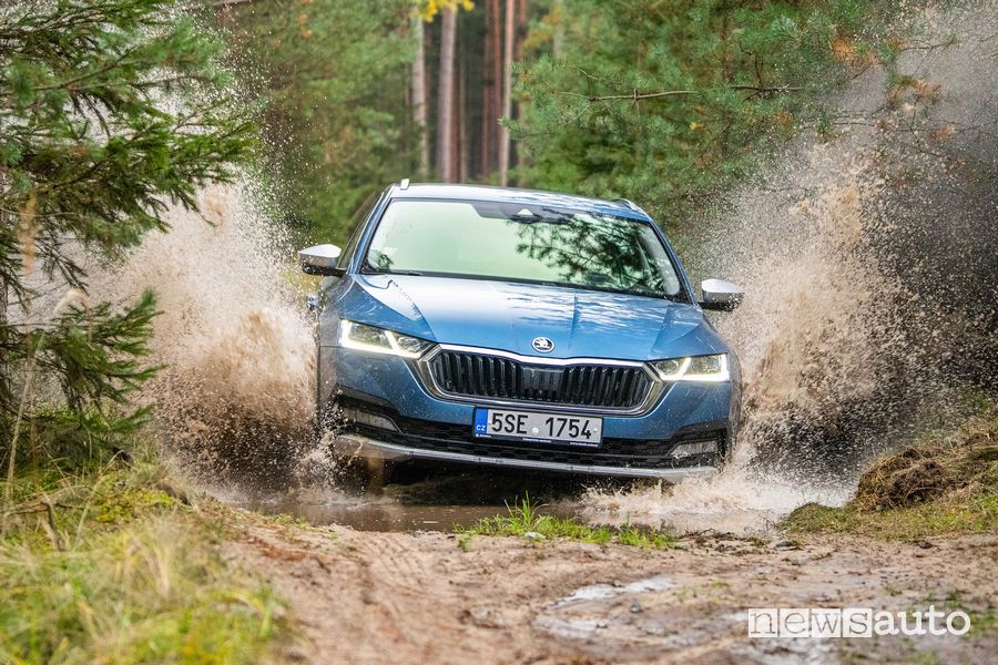 Skoda Octavia Scout in off road
