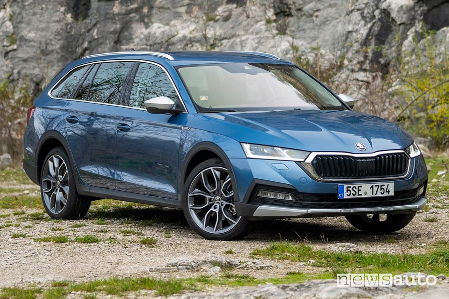 Vista posteriore Skoda Octavia Scout