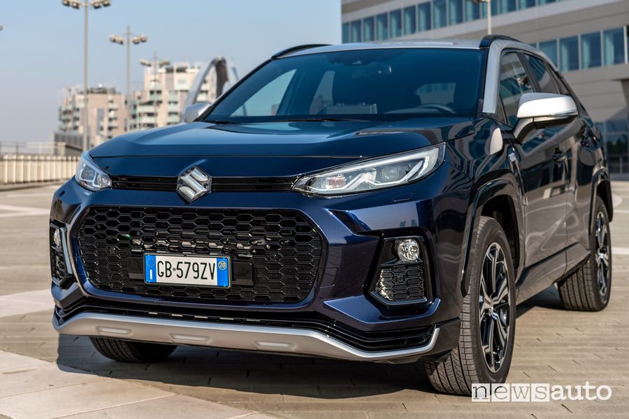 Vista di profilo Suzuki Across Plug-in