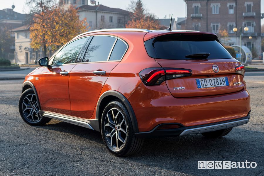 Vista posteriore Fiat Tipo Cross