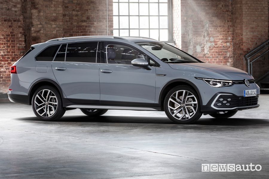 Vista di profilo Volkswagen Golf Alltrack