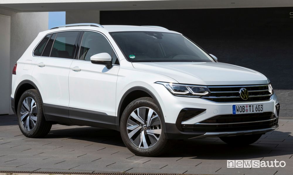 Vista di profilo Volkswagen Tiguan eHybrid