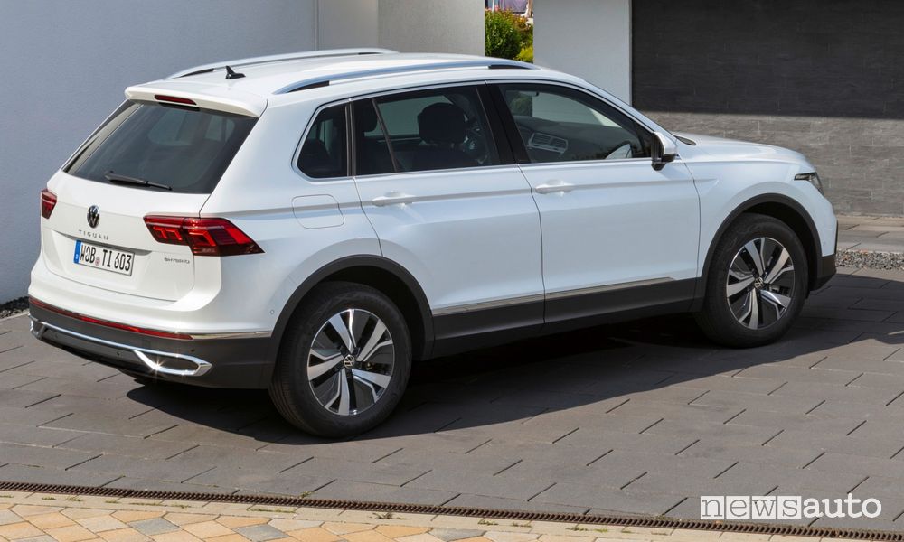 Vista posteriore Volkswagen Tiguan eHybrid