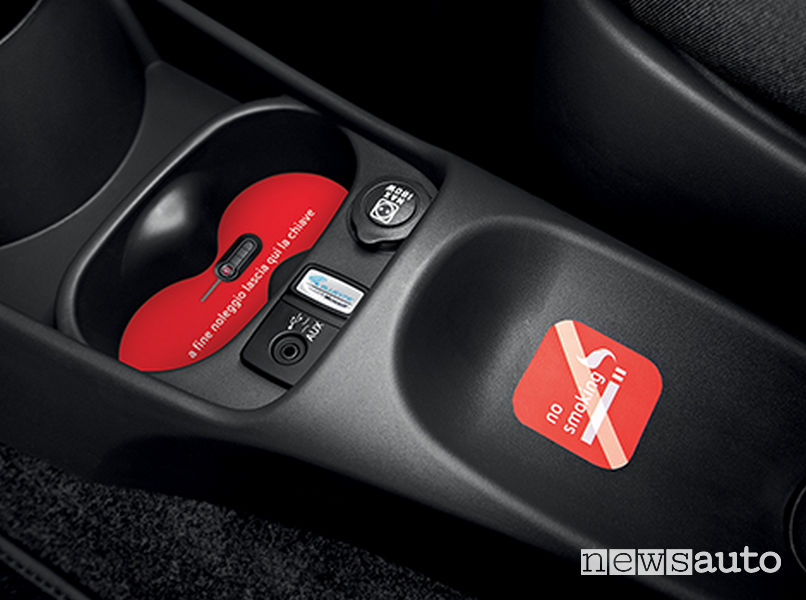 Consolle auto pulita