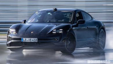 Derapata Porsche Taycan auto elettrica