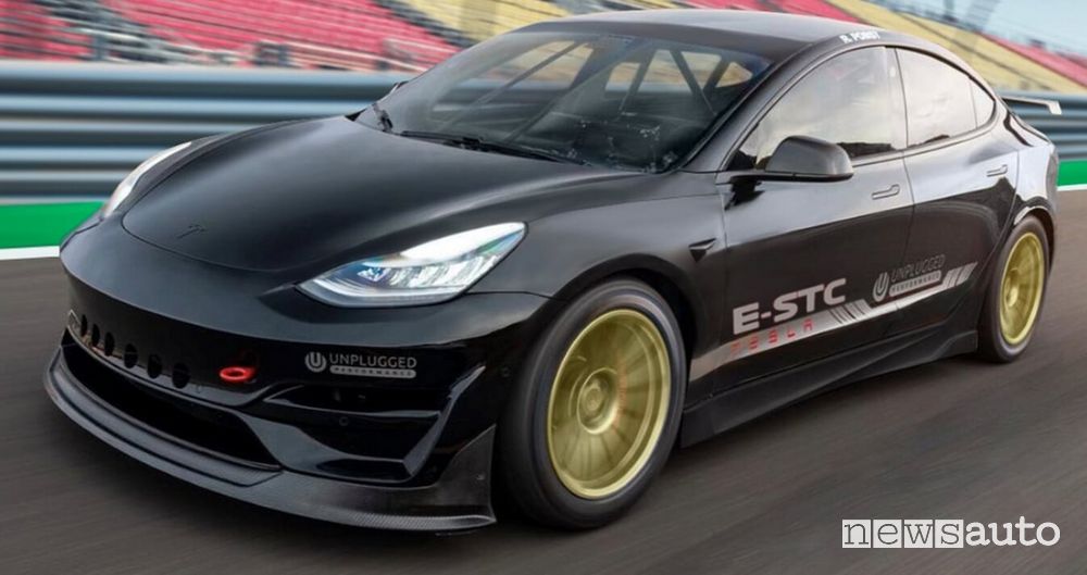 Nell'E-STC Series corre la Tesla Model 3 con kit Unplugged Performance