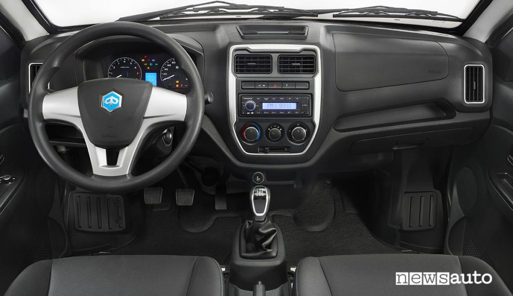 L'abitacolo di Piaggio Porter NP6, nonostante le dimensioni compatte, mantiene un adeguato livello di comfort.