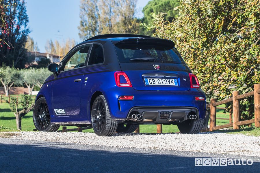 Vista posteriore Abarth 595 Monster Energy Yamaha