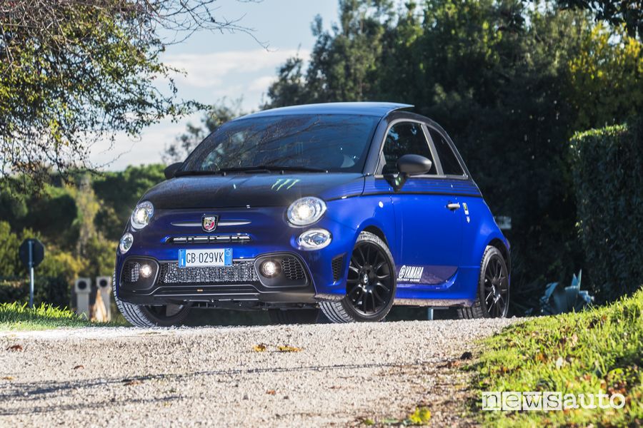 Vista di profilo Abarth 595 Monster Energy Yamaha