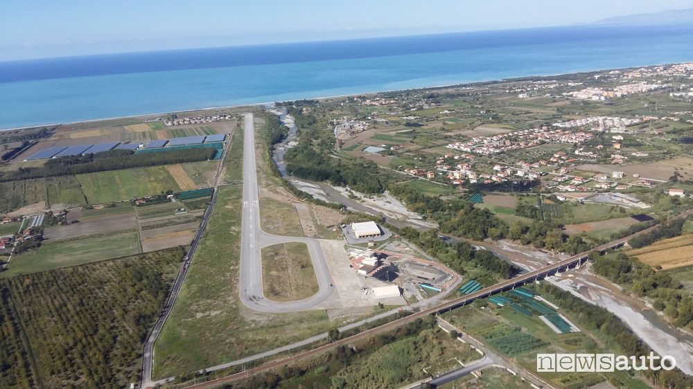 Gara d'accelerazione sui 400 metri all'aeroporto di Scalea