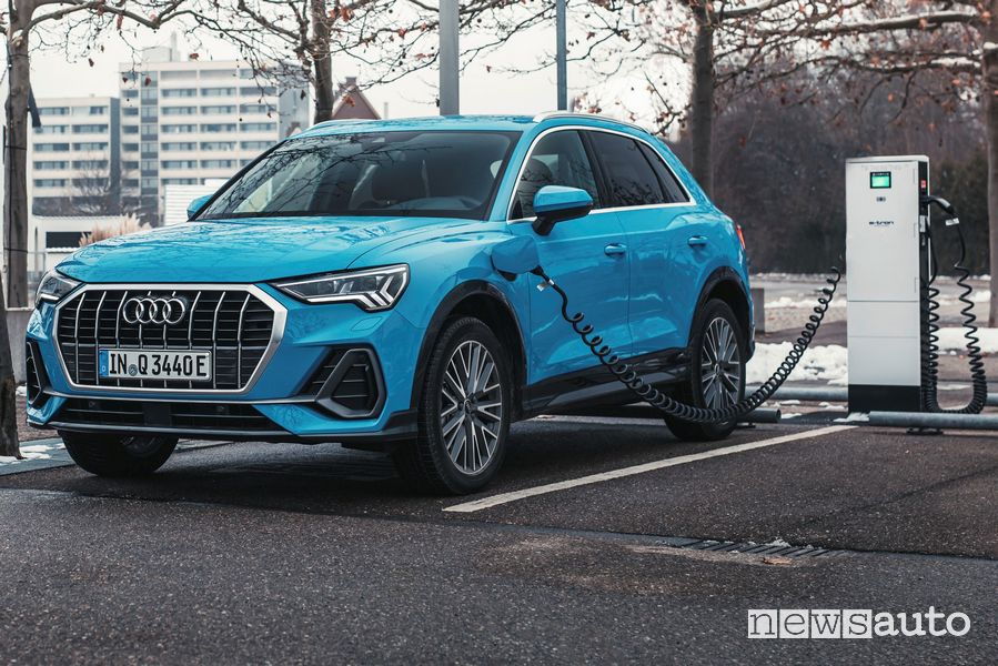 Audi Q3 45 TFSI e PHEV in ricarica
