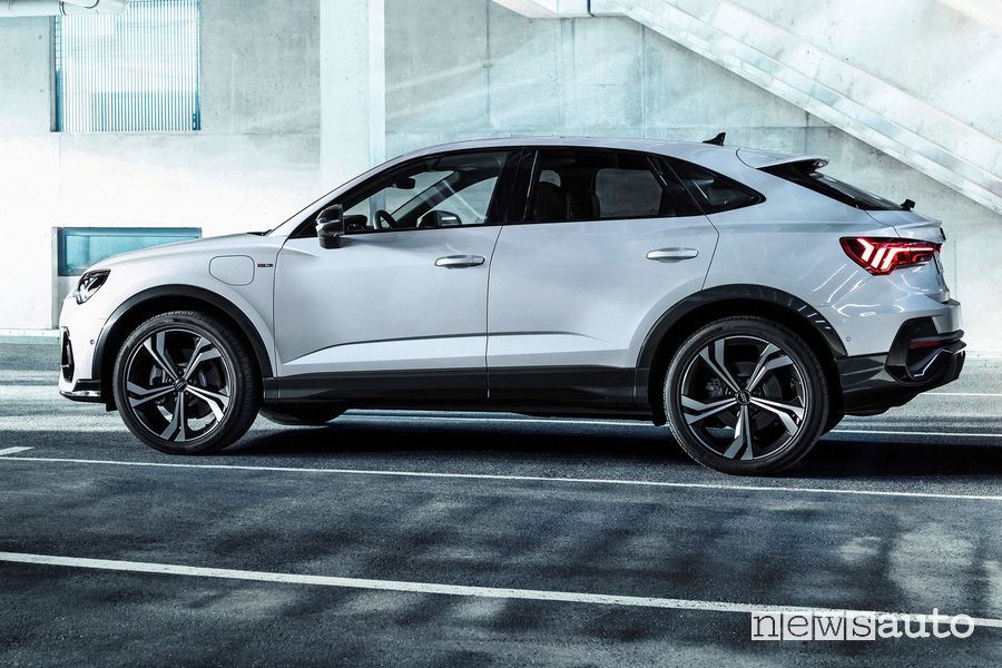 Vista laterale Audi Q3 Sportback 45 TFSI e PHEV