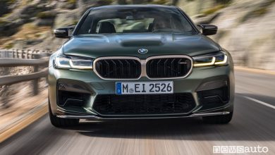 Frontale BMW M5 CS su strada