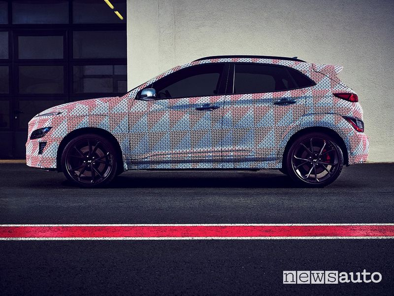 Vista laterale prototipo Hyundai Kona N