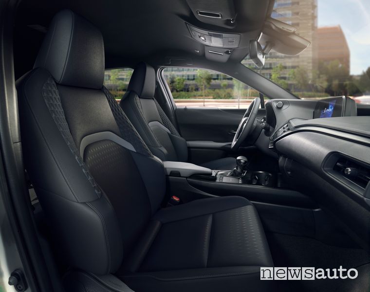 Sedili anteriori abitacolo Lexus UX Hybrid F-Sport