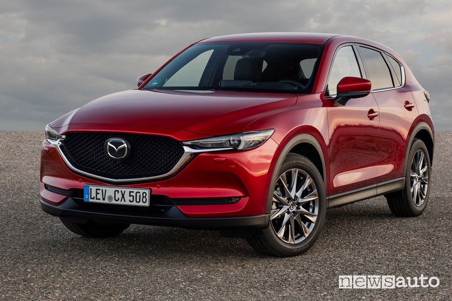 Vista di profilo Mazda CX-5 2021 Soul Red Crystal