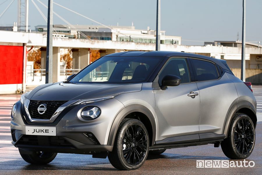 Vista di profilo Nissan Juke Enigma