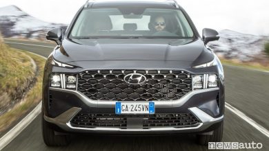 Frontale nuova Hyundai Santa Fe su strada