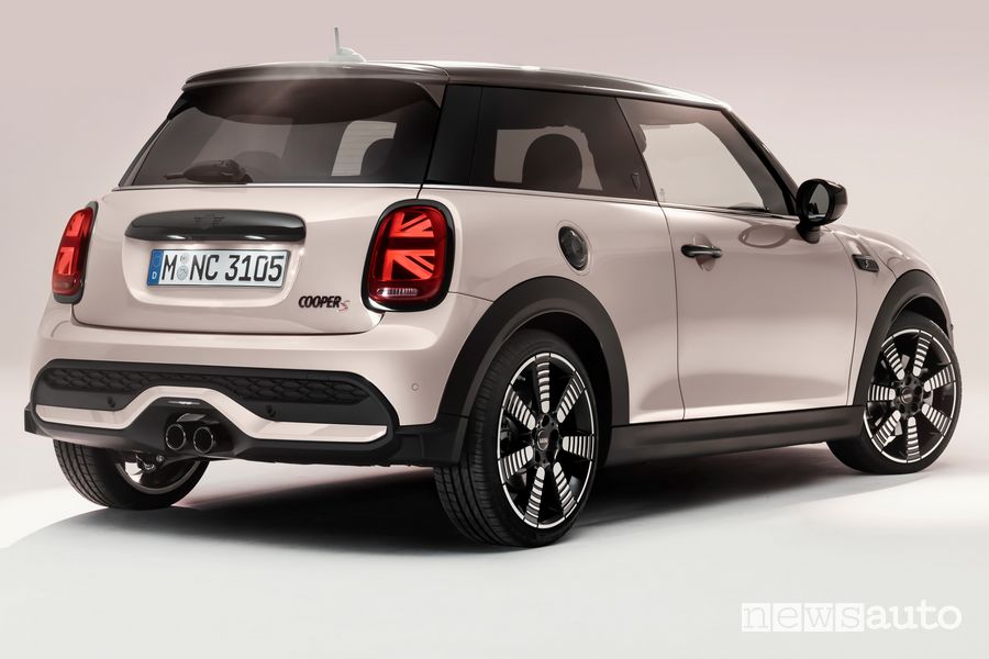 Vista posteriore nuova Mini Cooper S 2021