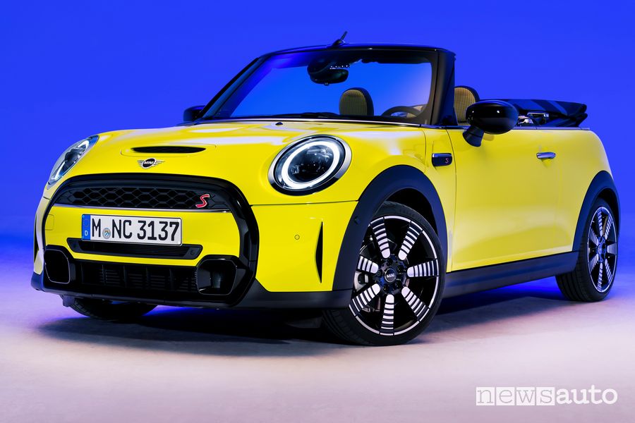 Vista di profilo nuova Mini Cabrio 2021