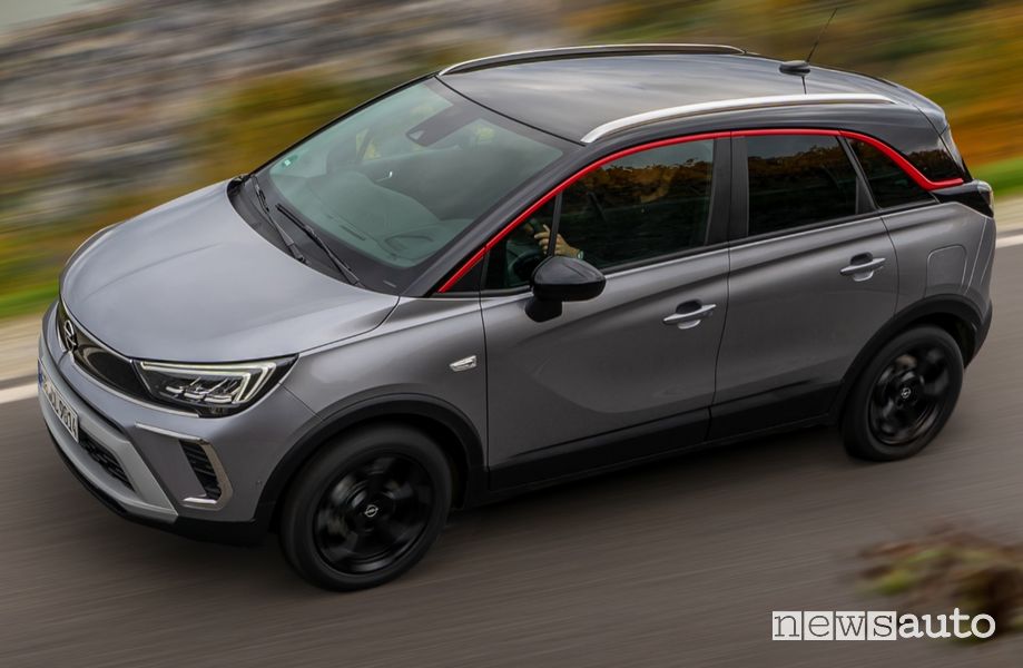 Carrozzeria bicolore tetto nero nuova Opel Crossland