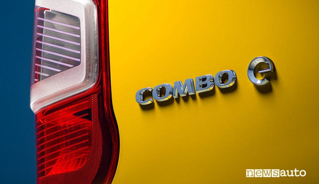 Logo Opel Combo-e, compact van a zero emissioni