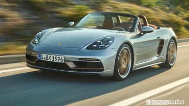 Vista di profilo Porsche 718 Boxster 25 Anni su strada