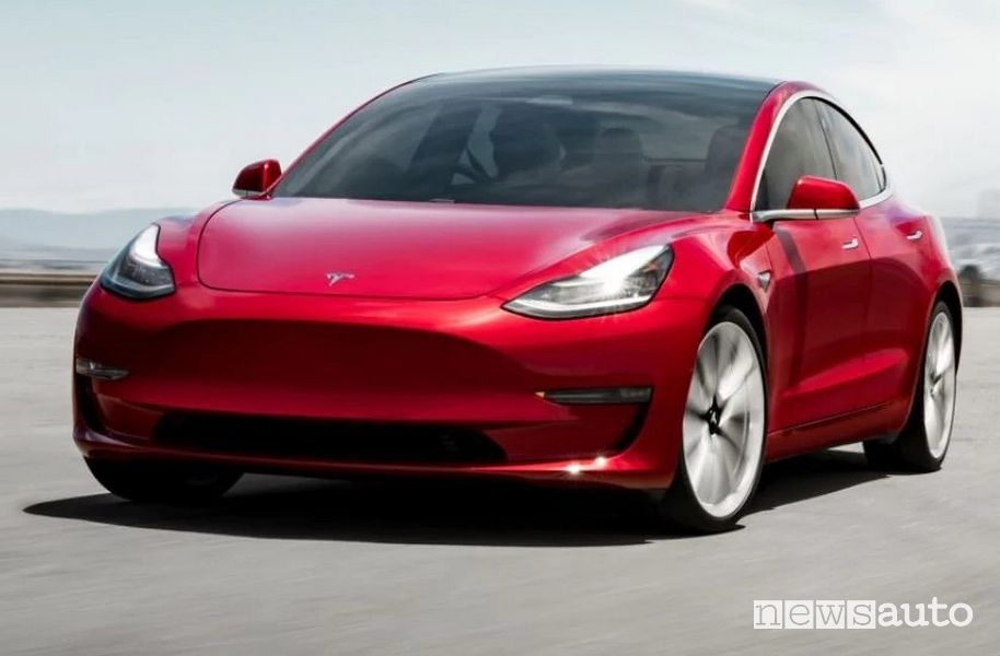 Tesla Model 3 è l'auto elettrica più venduta in Italia a marzo 2021