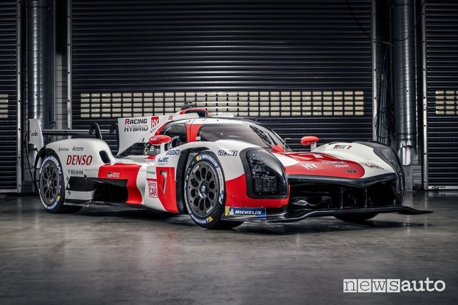 Vista di profilo Toyota GR010 Hybrid Hypercar