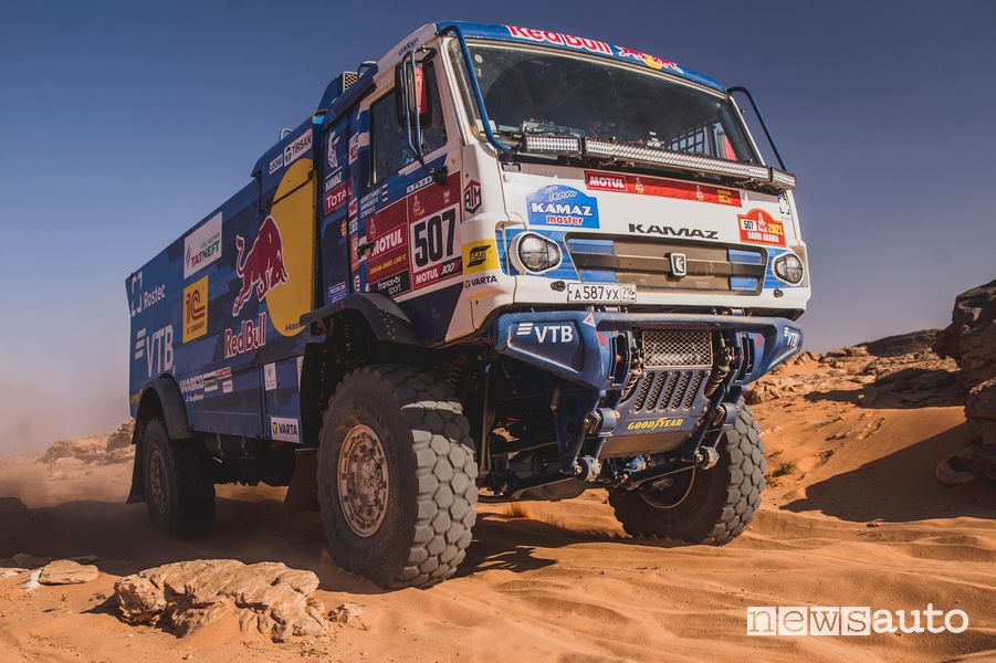 Dmitry Sotnikov su Kamaz 43509 vince la Dakar 2021 fra i camion
