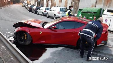 incidente ferrari 812 super fast genova calciatore