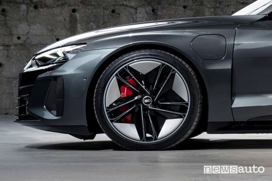 freni carboceramici audi e-tron GT