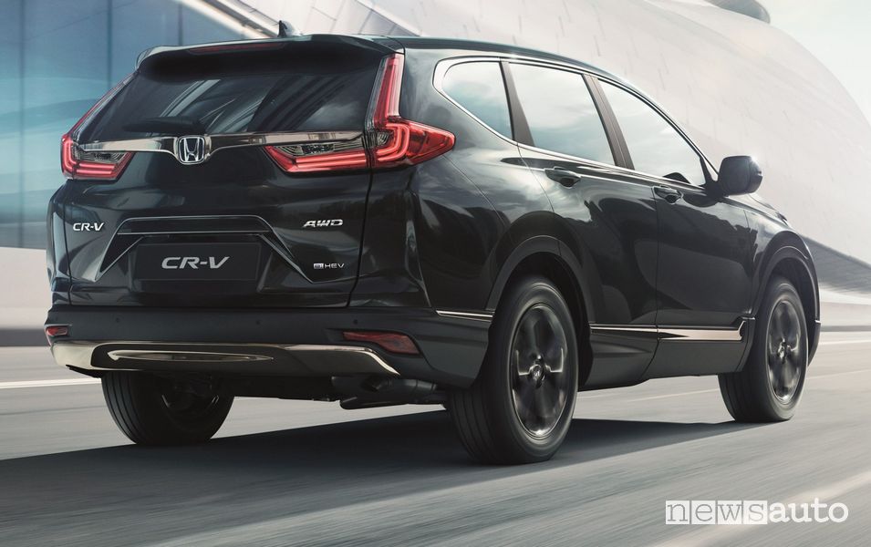 Vista posteriore Honda CR-V e:HEV Sport Line su strada