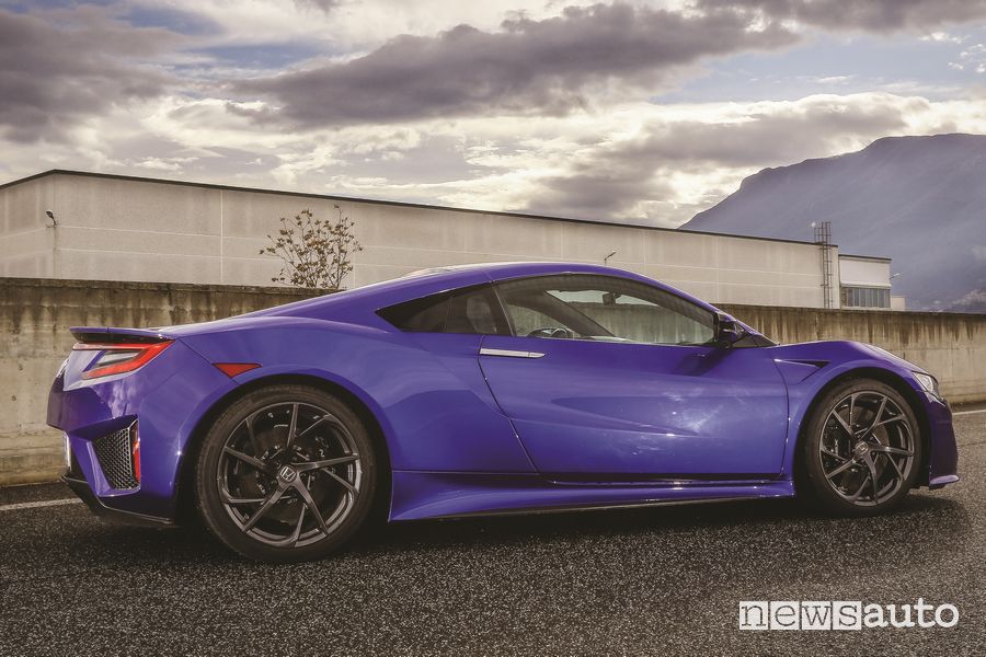 Vista laterale Honda NSX