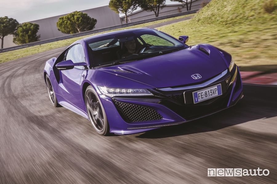 Vista di profilo Honda NSX prova in pista all'SAM di Anagni