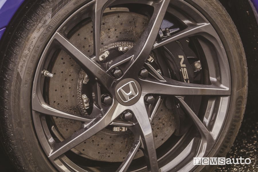 Impianto frenante con dischi carboceramici Honda NSX