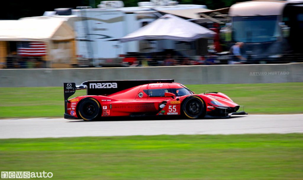 La Mazda RT24-P in azione