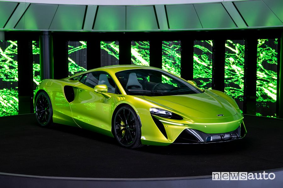 Presentazione McLaren Artura supercar ibrida plug-in