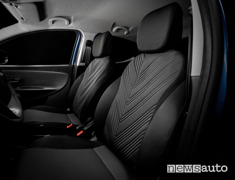 Sedili anteriori abitacolo nuova Lancia Ypsilon EcoChic